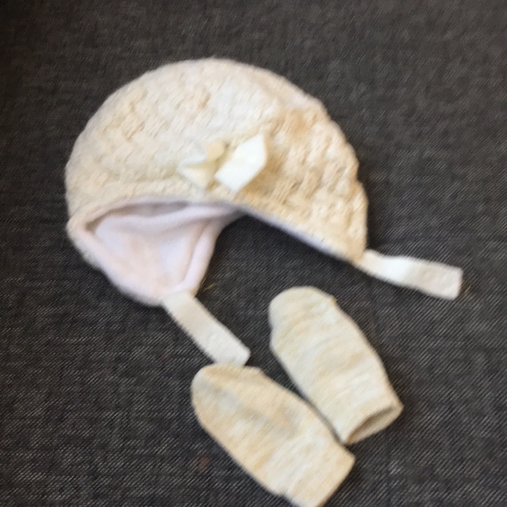 Girls hat and mittens